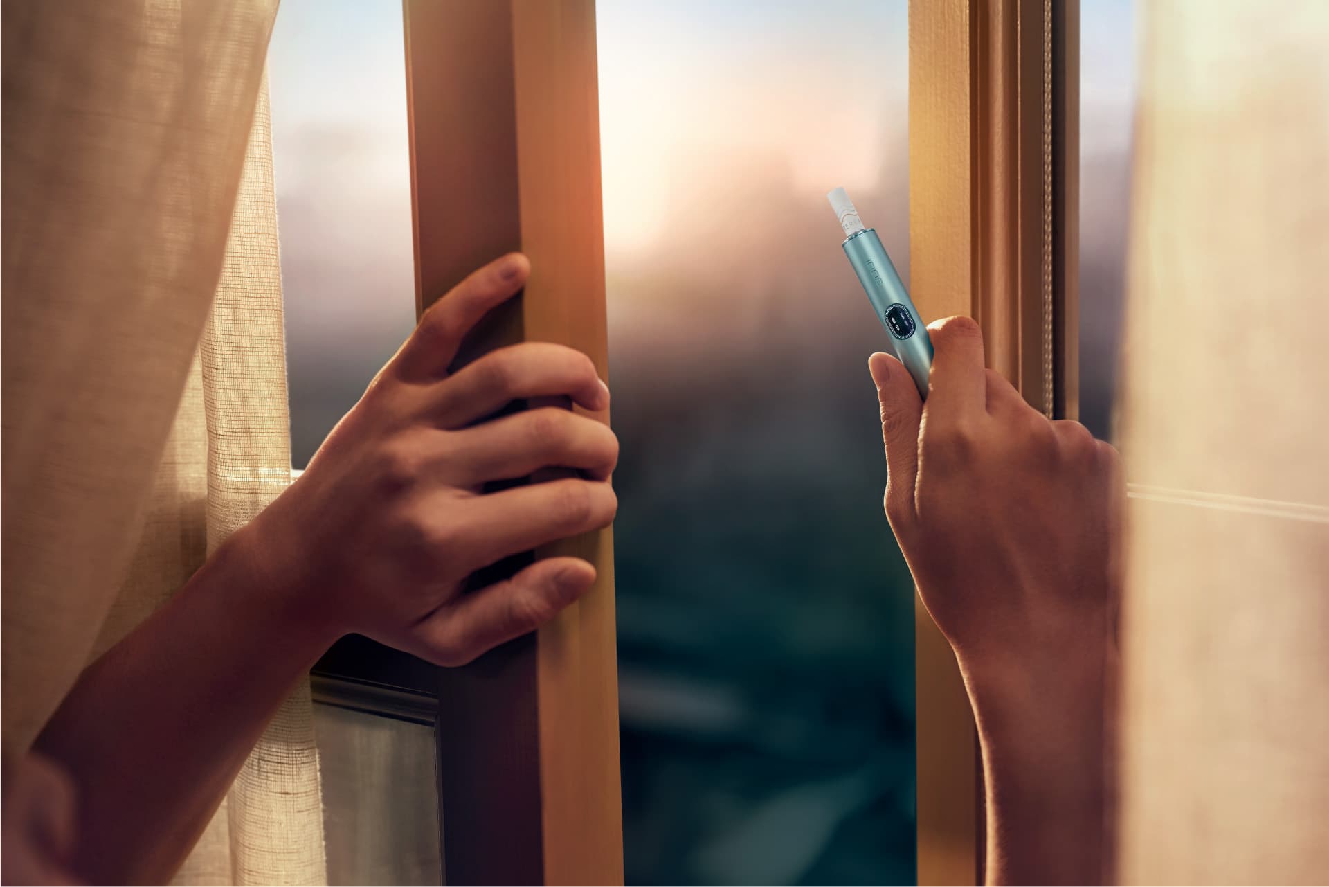 An Azure Blue IQOS ILUMA and an Obsidian Black IQOS ILUMA PRIME.